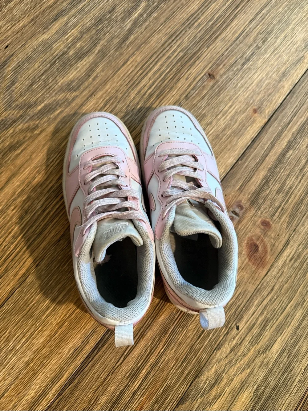 Nike Kids Low-Top Sneakers in White and Light Pink